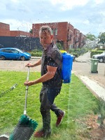 Knappe glazenwasser, ook belangrijk.